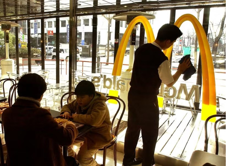 Chuỗi đồ ăn nhanh Trung Quốc đua nhau bán burger